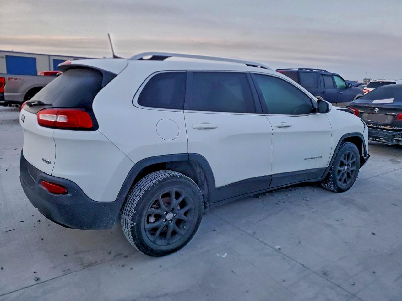 2018 Jeep Cherokee Latitude Plus - Image 3