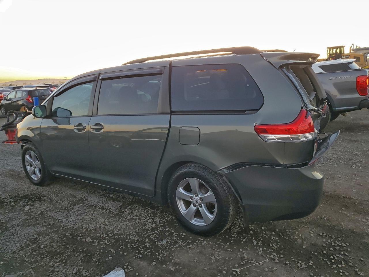 2012 Toyota Sienna Le - Image 2