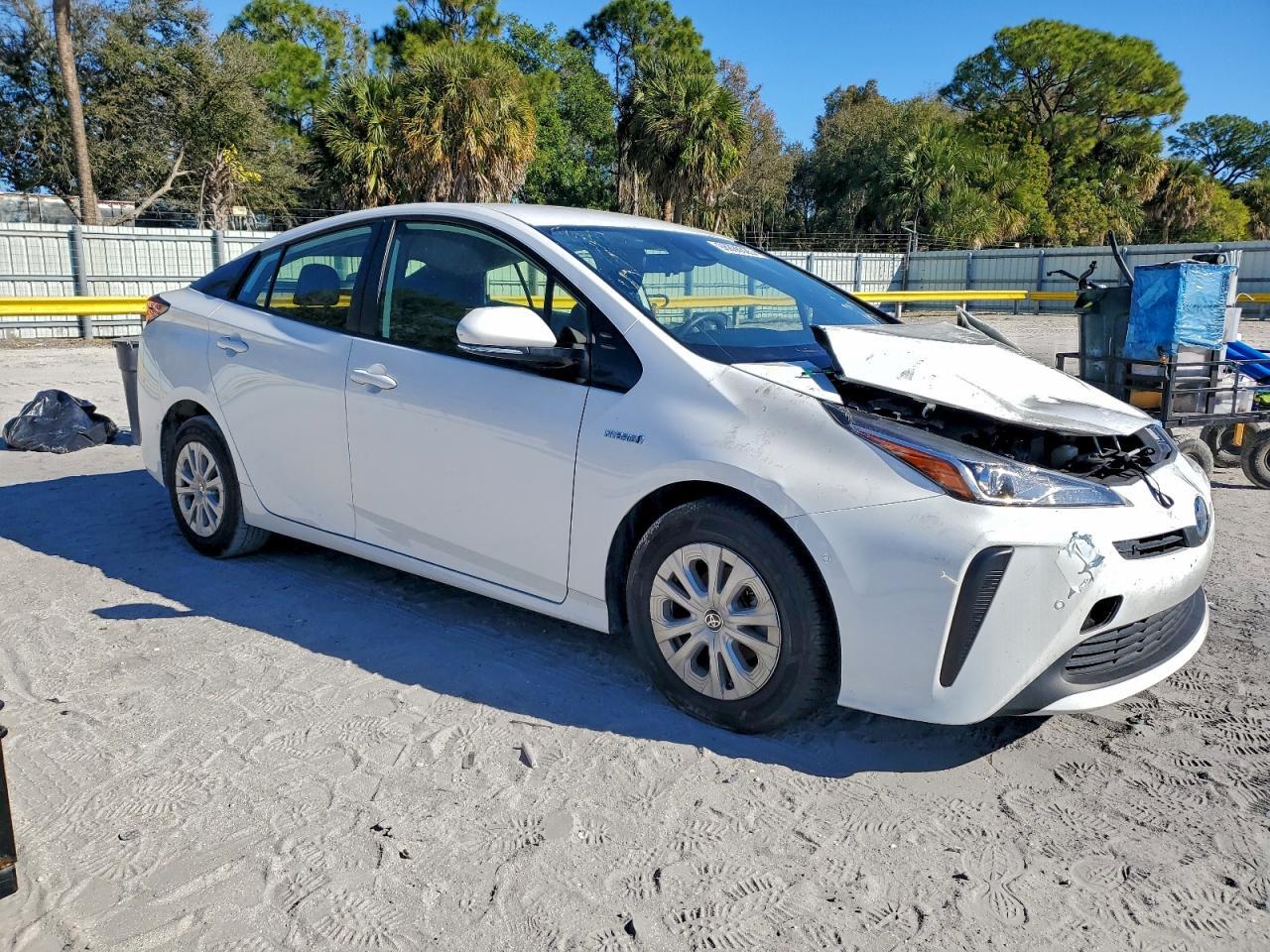 2020 Toyota Prius L - Фото 4