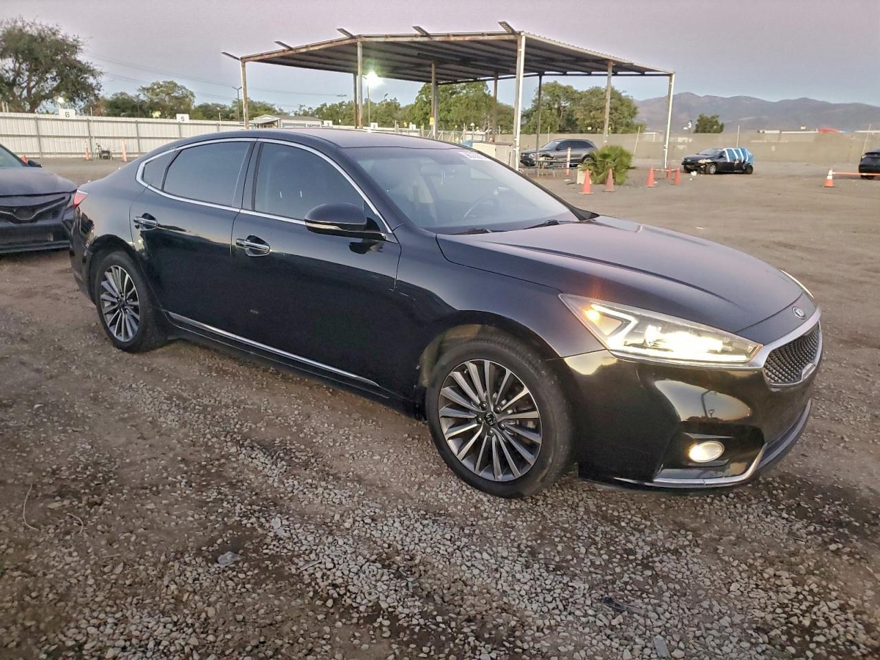 2017 Kia Cadenza Premium - Фото 4