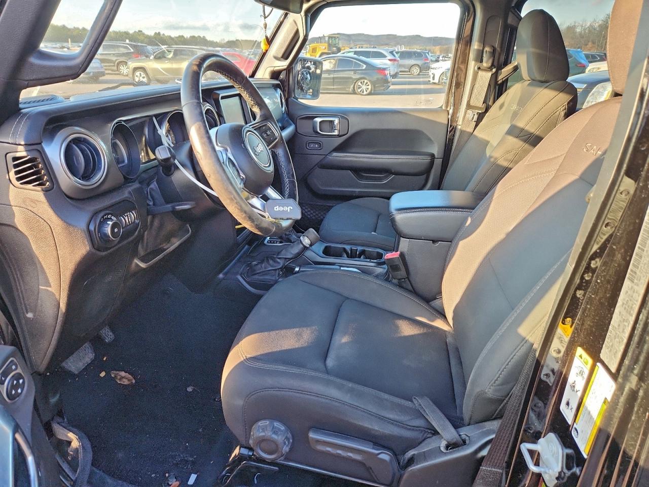 2018 Jeep Wrangler Unlimited Sahara - Image 7