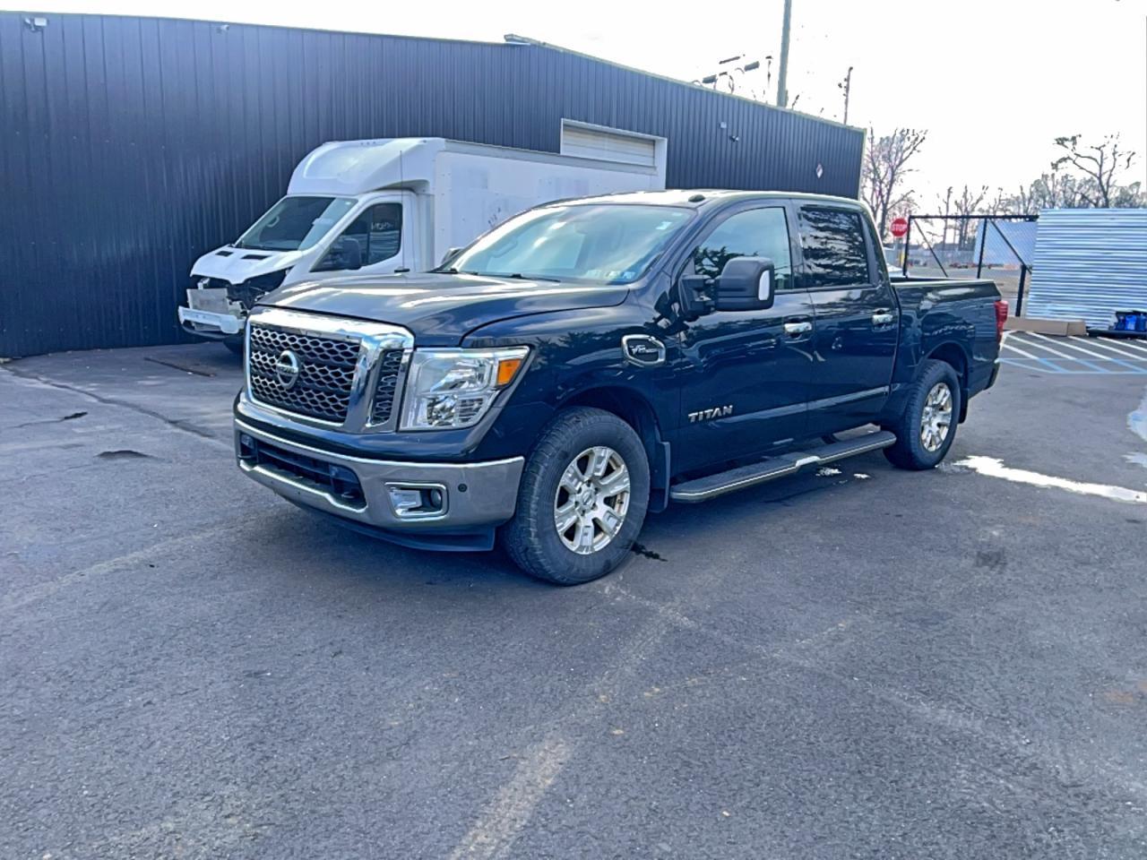 2017 Nissan Titan Sv - Фото 2