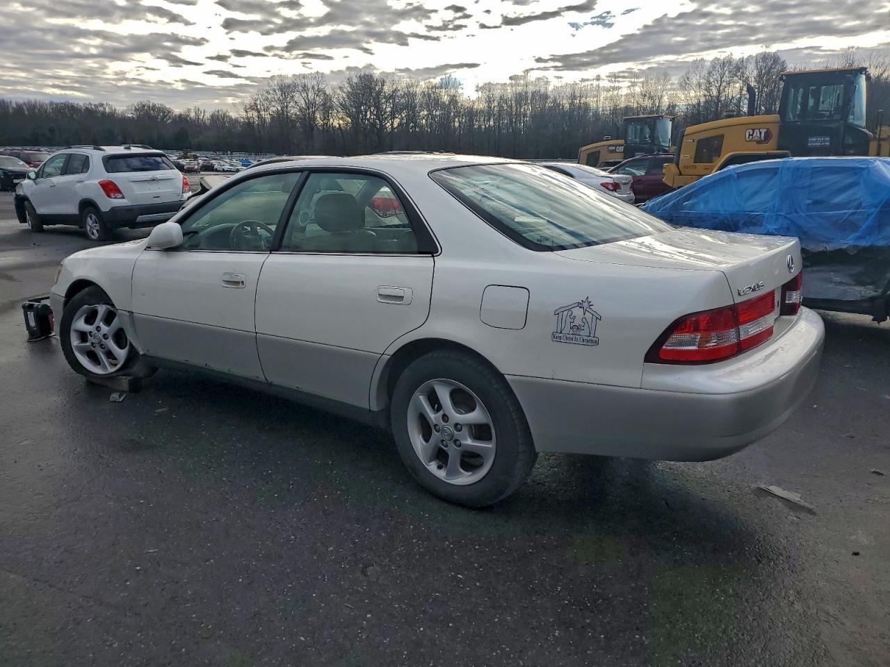 2001 Lexus Es 300 - Image 2