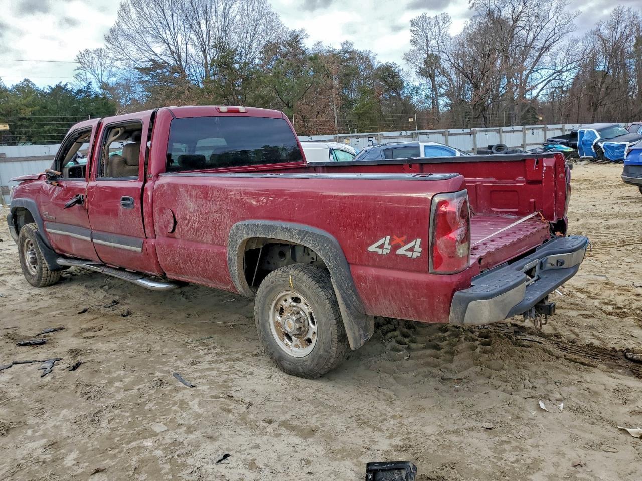 2004 Chevrolet Silverado K2500 Heavy Duty - Image 2