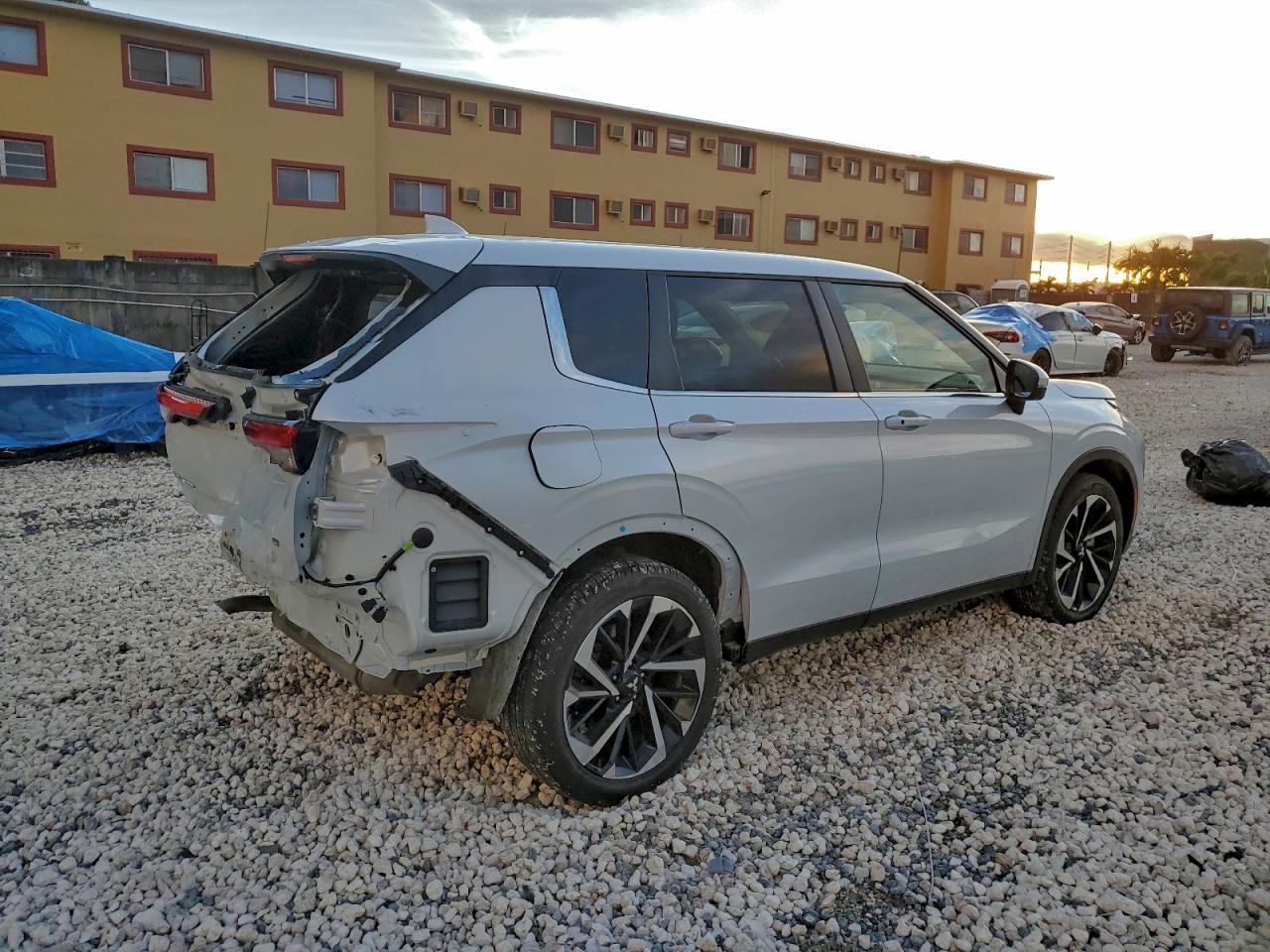2024 Mitsubishi Outlander Se - Фото 3
