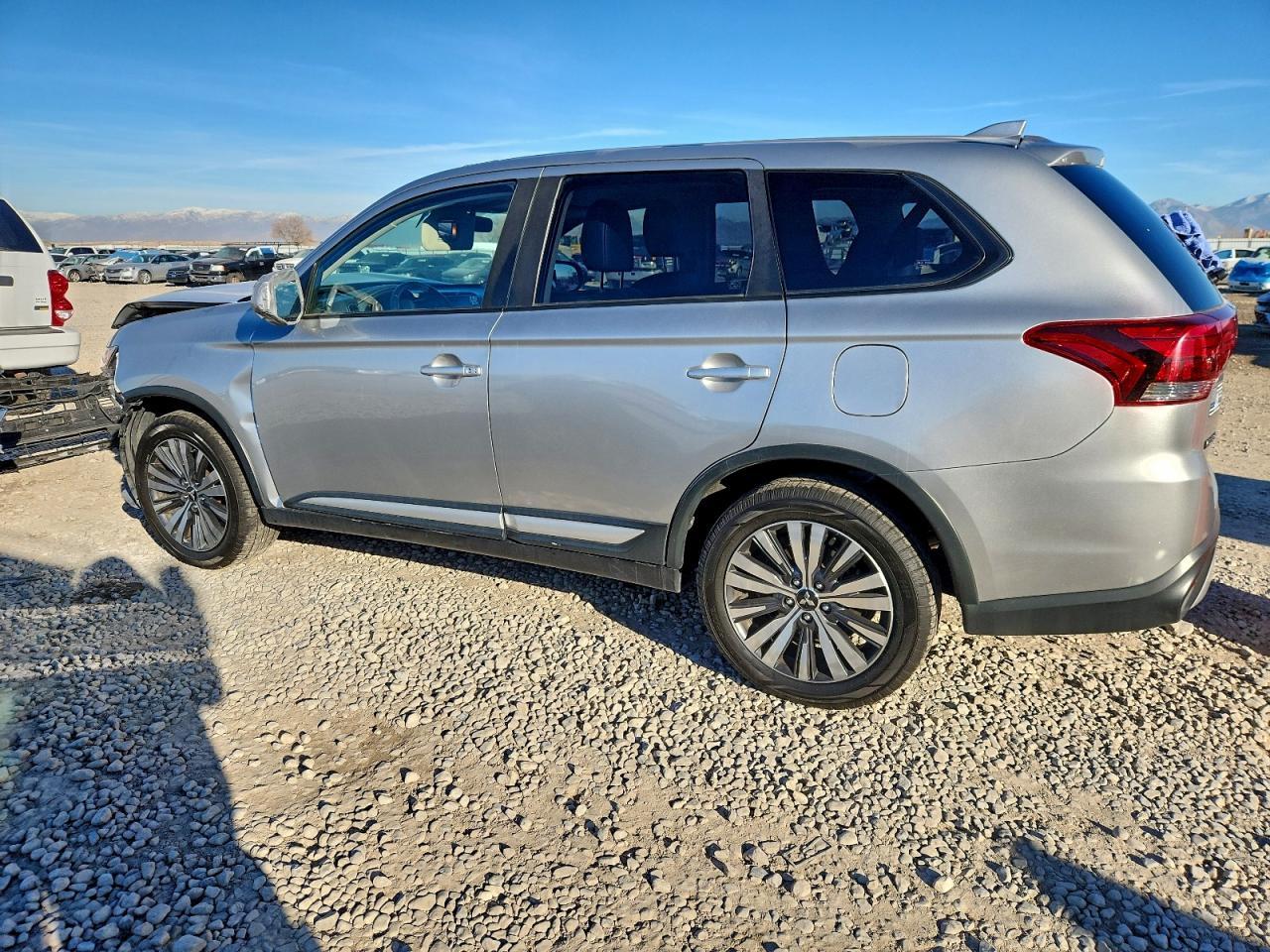 2019 Mitsubishi Outlander Se - Image 2