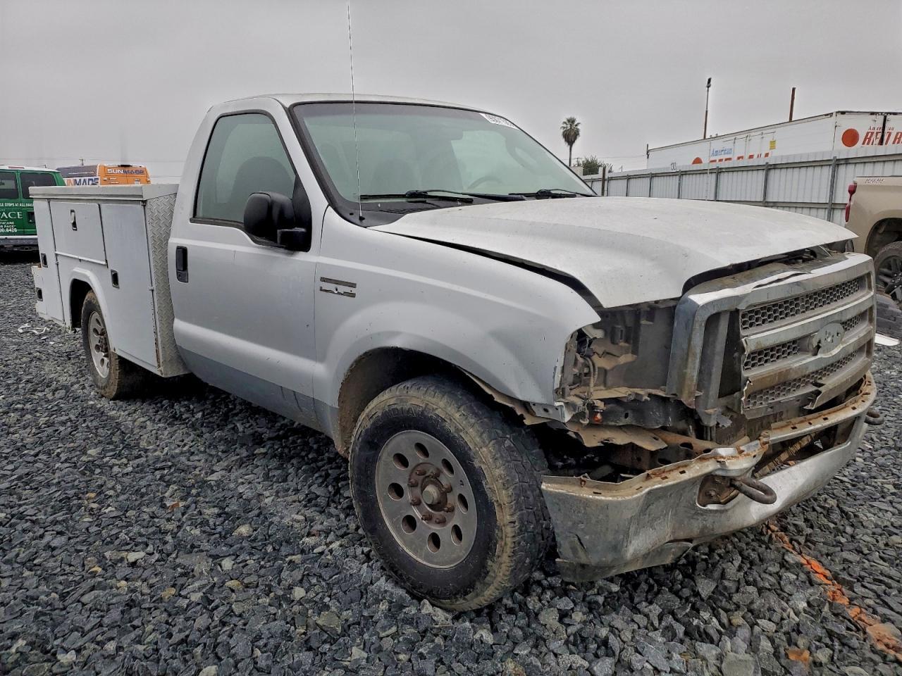 2005 Ford F250 Utility / Service Truck - Image 4