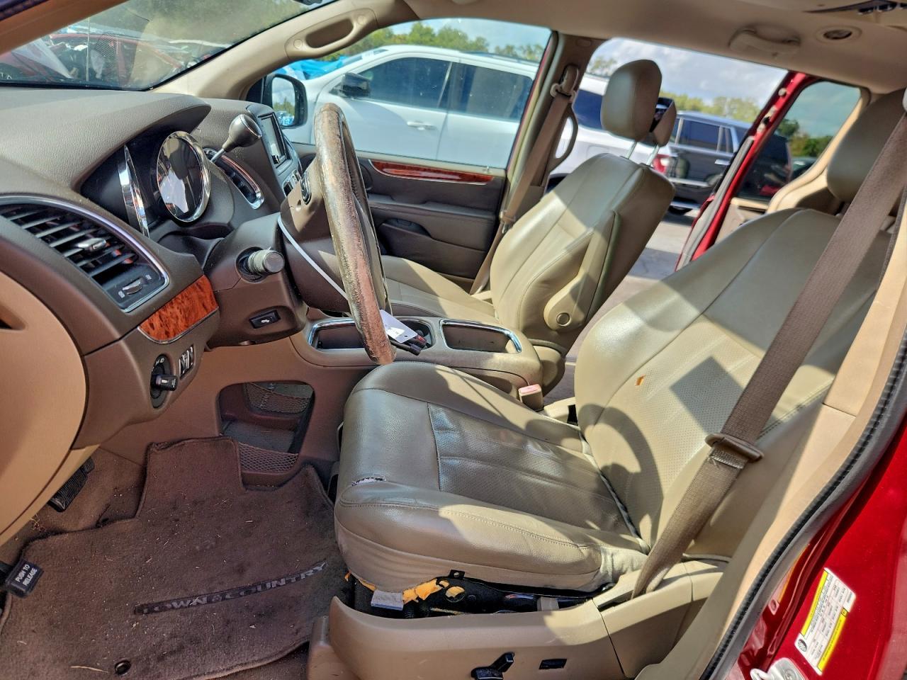 2013 Chrysler Town And C - Фото 7