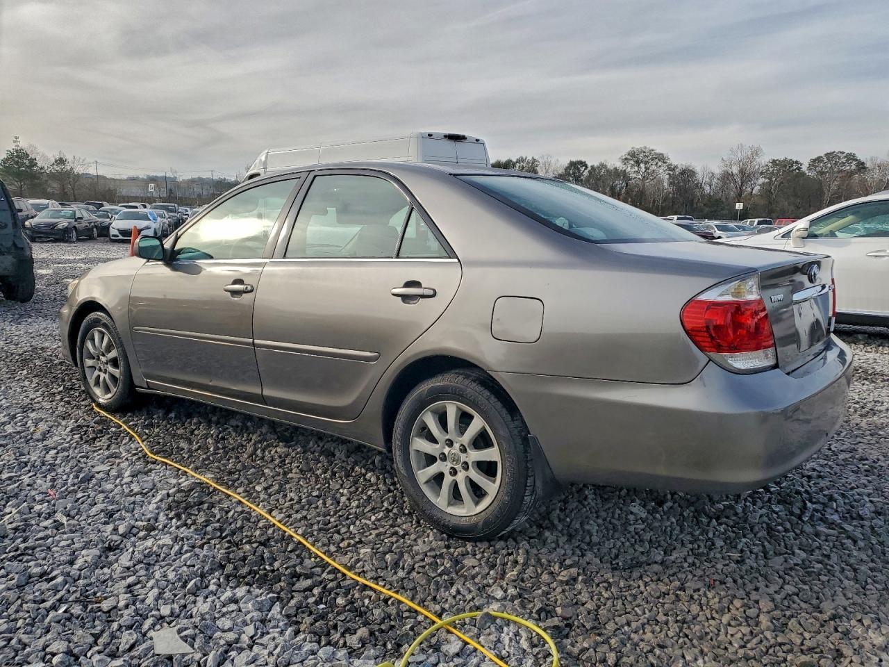 2005 Toyota Camry Le - Image 2