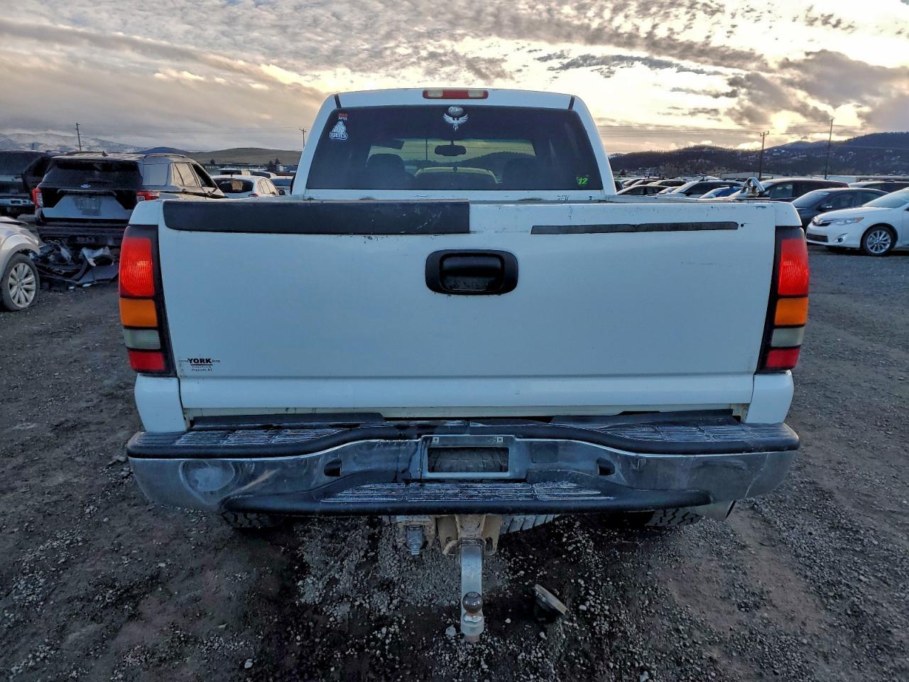 2004 GMC Sierra K2500 Heavy Duty - Image 6