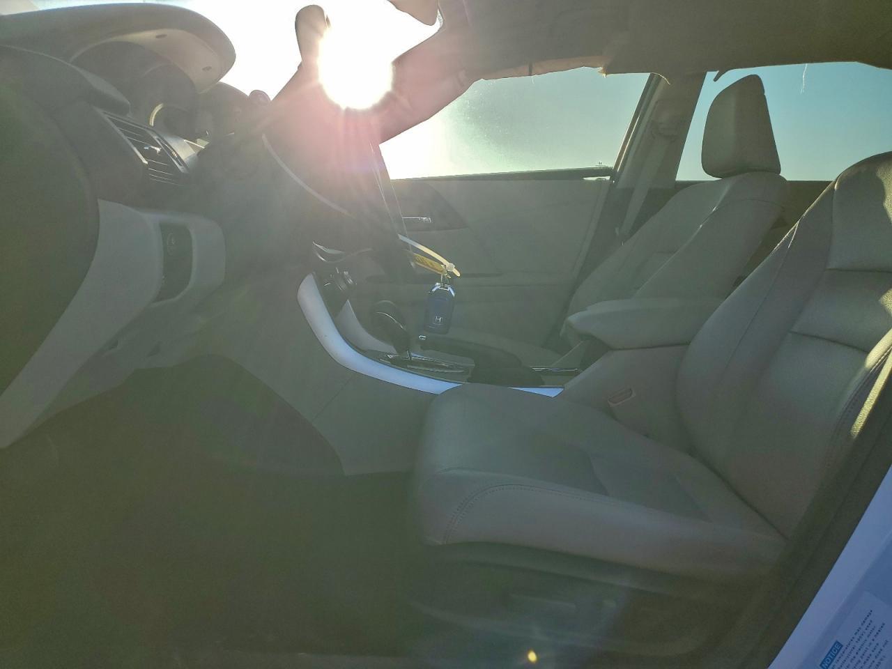 2015 Honda Accord Touring Hybrid - Фото 7