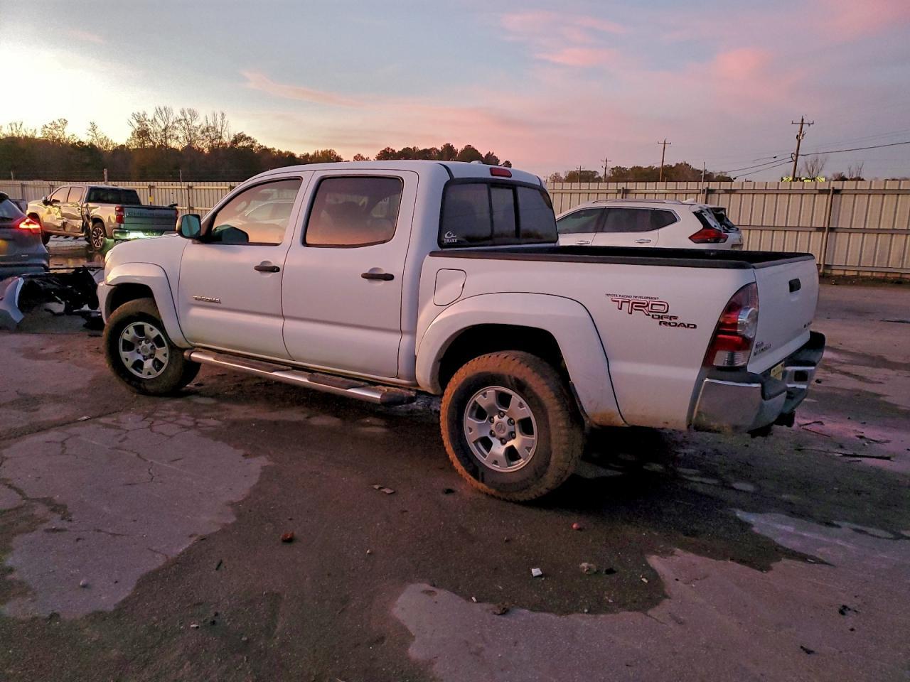2010 Toyota Tacoma Double Cab - Фото 2