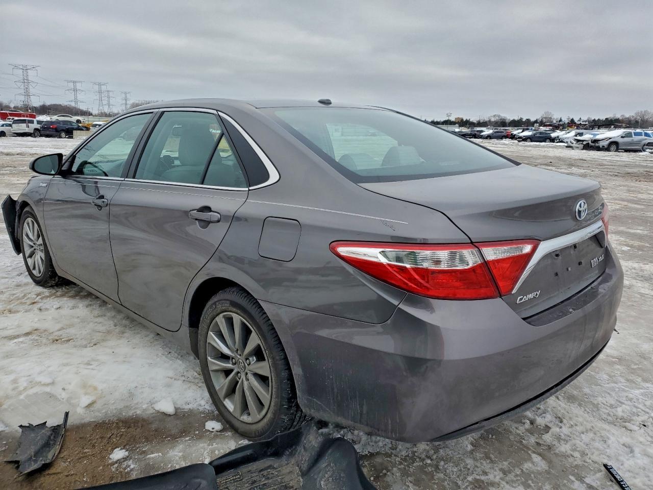 2016 Toyota Camry - Фото 2
