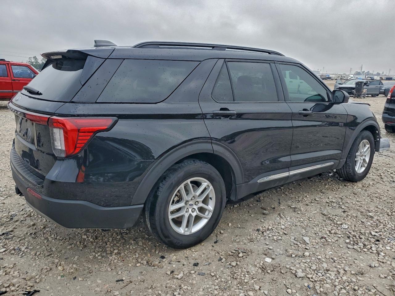 2025 Ford Explorer Active - Image 3