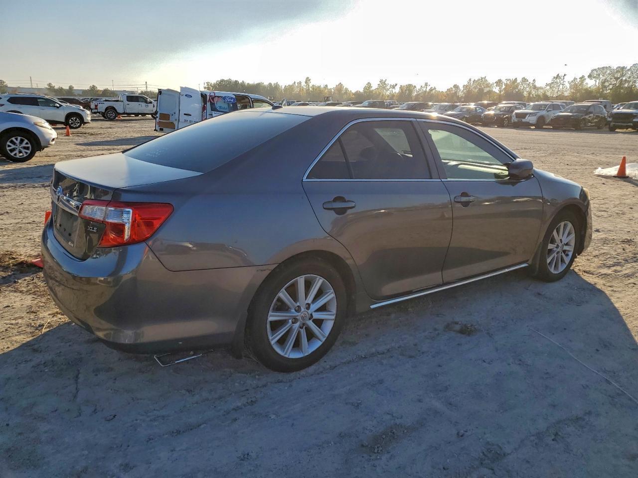 2014 Toyota Camry L - Image 3