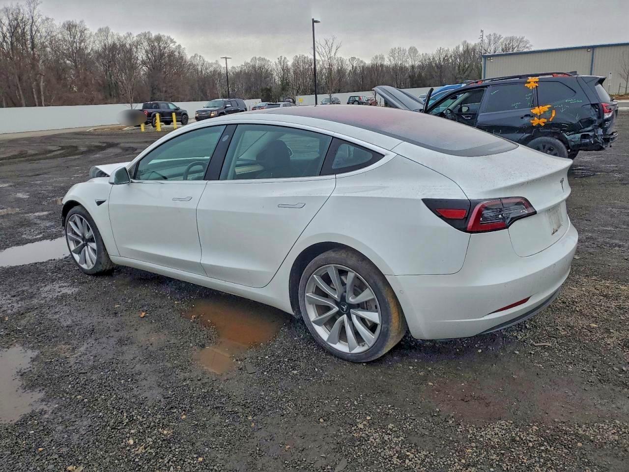 2018 Tesla Model 3 - Фото 2