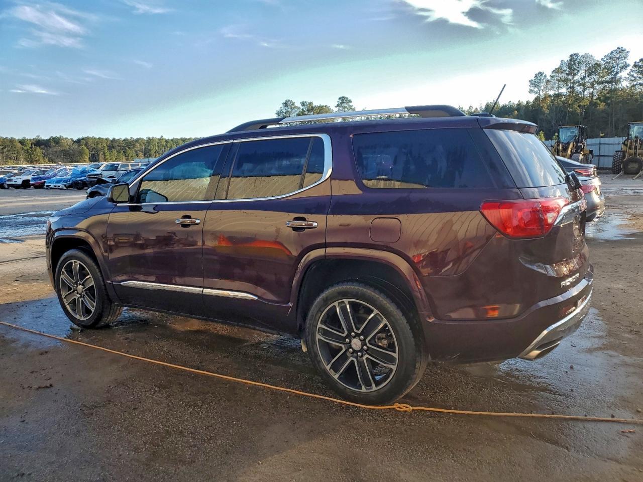 2017 GMC Acadia Denali - Фото 2