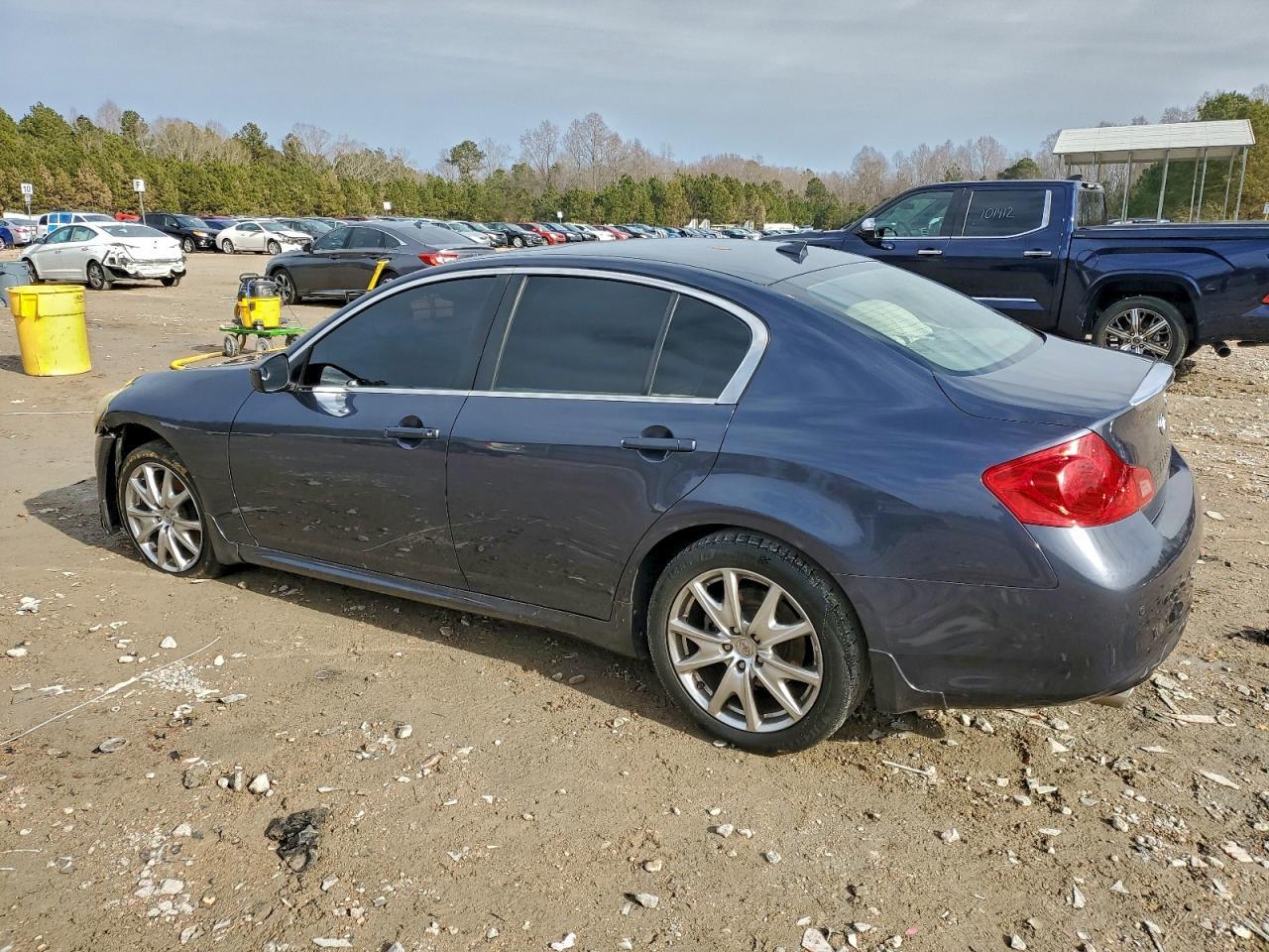 2011 Infiniti G37 - Image 2