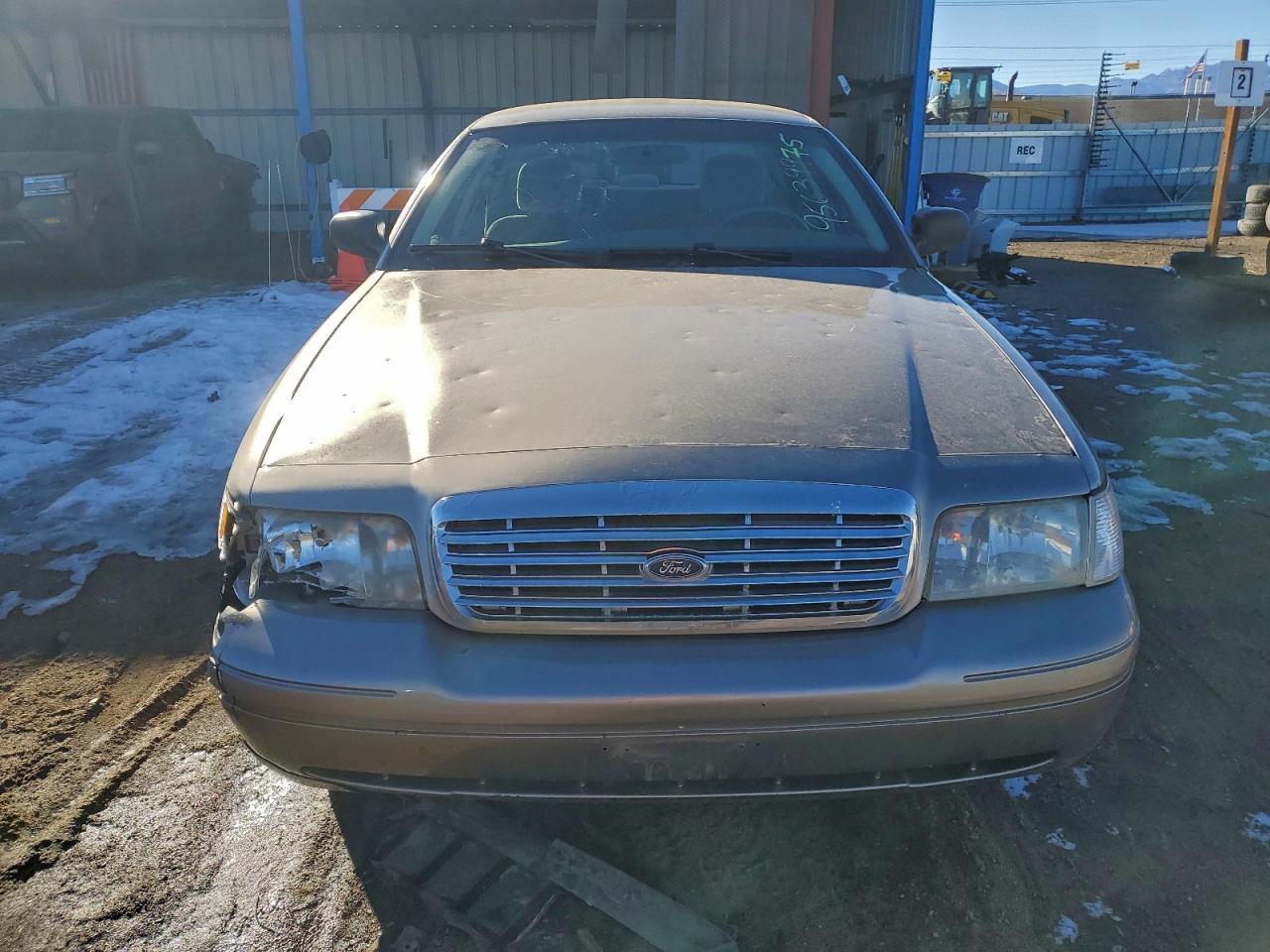 2004 Ford Crown Victoria - Фото 5