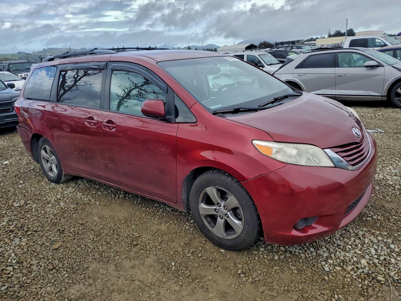 2017 Toyota Sienna Le - Фото 4