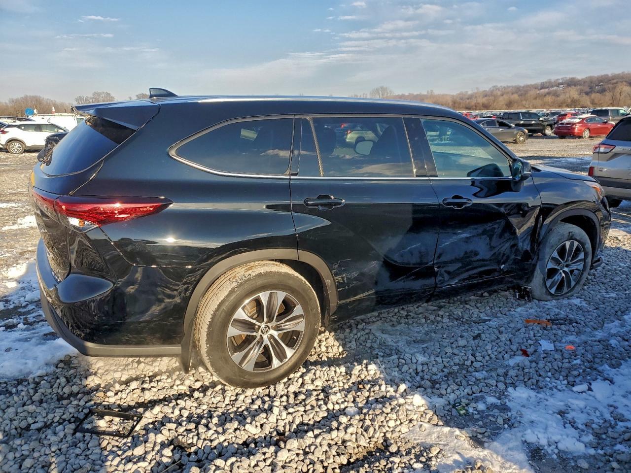 2021 Toyota Highlander Xle - Image 3