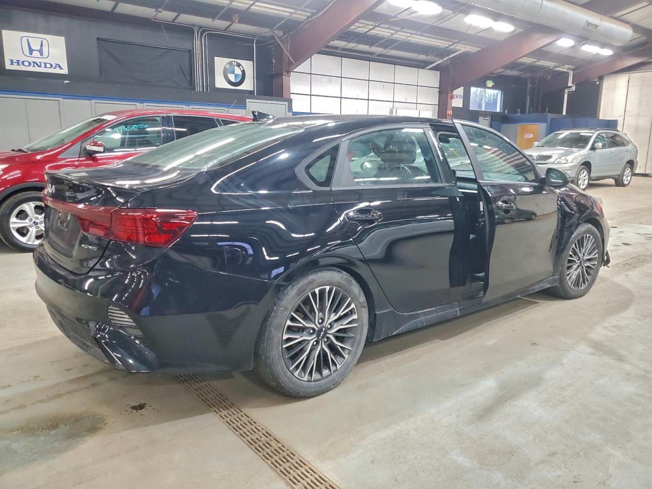 2022 Kia Forte Gt Line - Фото 3