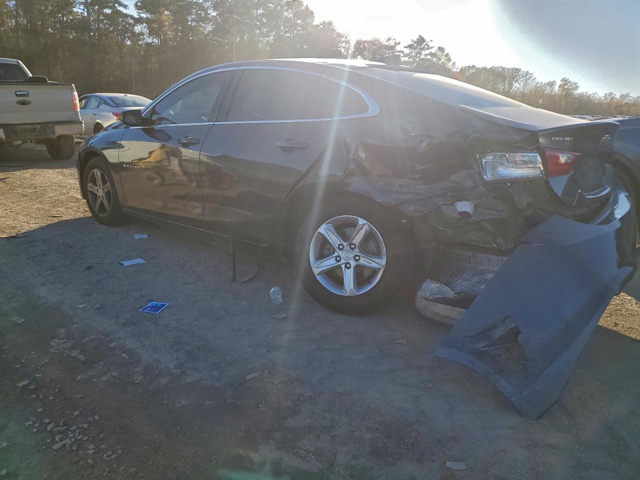 2021 Chevrolet Malibu Ls - Фото 2