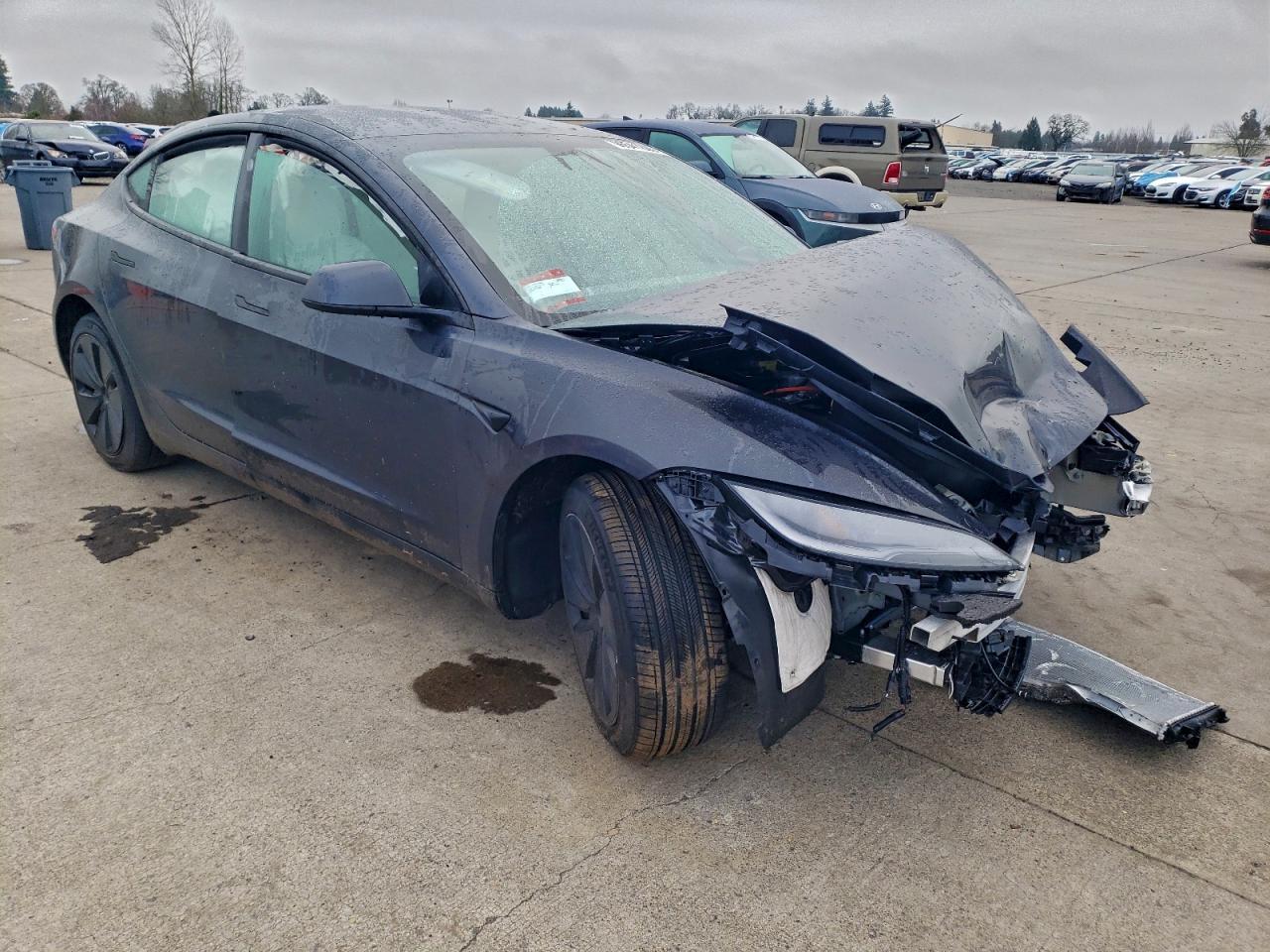2026 Tesla Model 3 - Фото 4