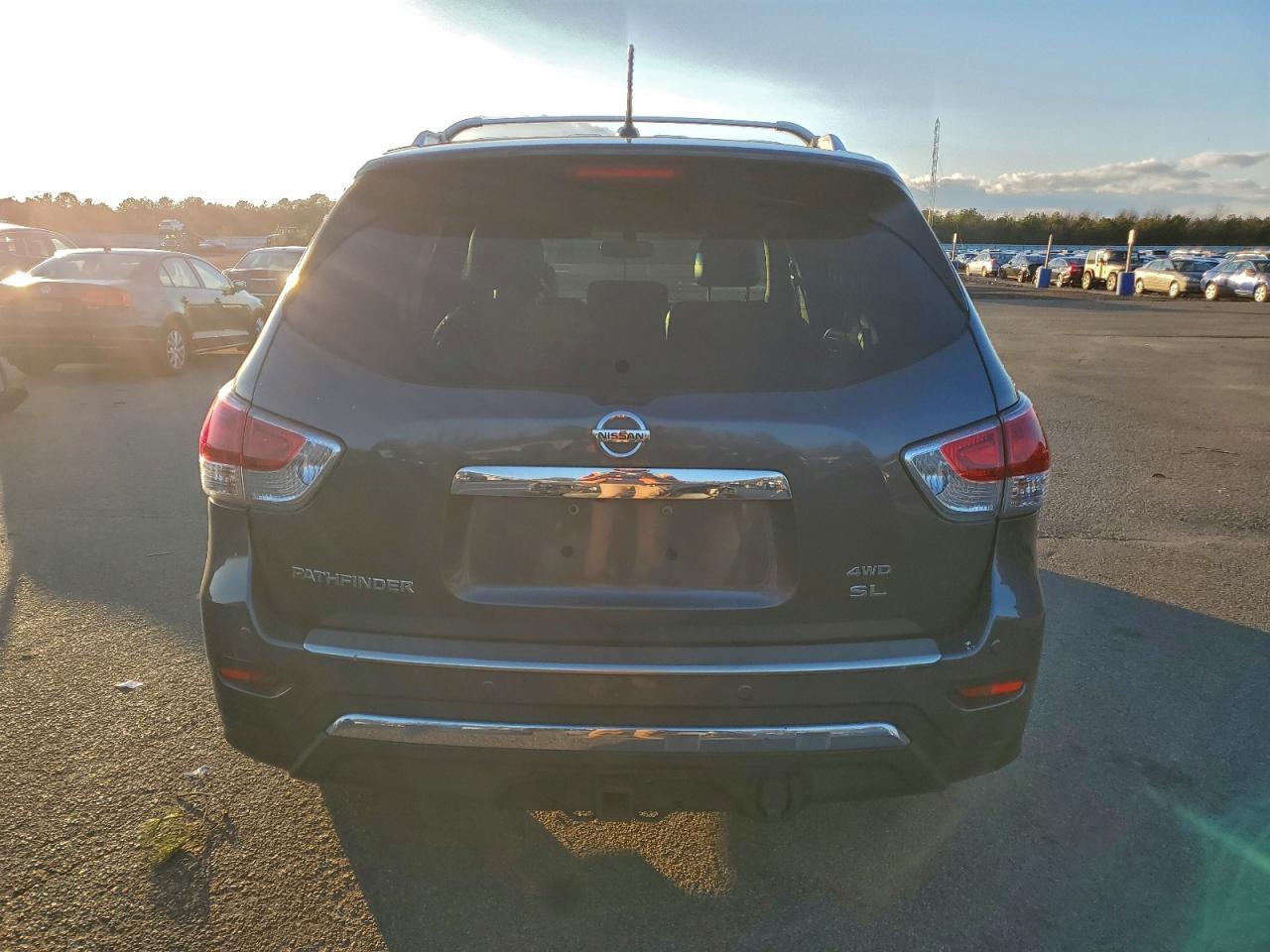 2014 Nissan Pathfinder S - Фото 6