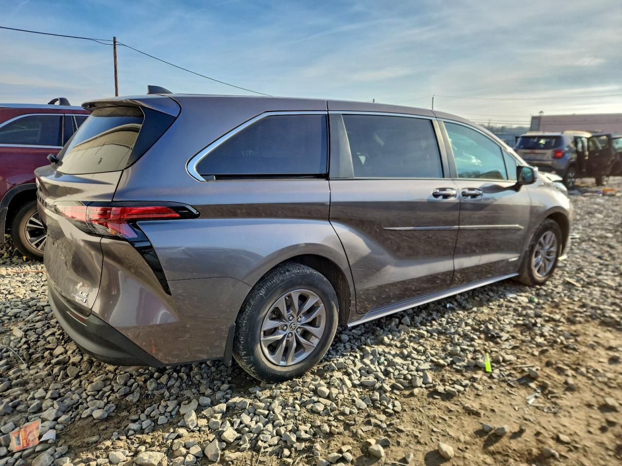 2021 Toyota Sienna Le - Фото 3