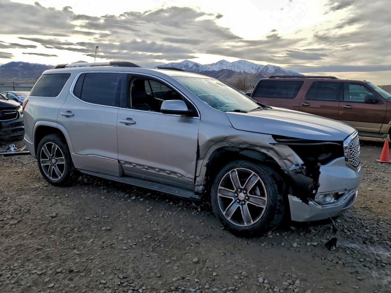 2018 GMC Acadia Denali - Фото 4