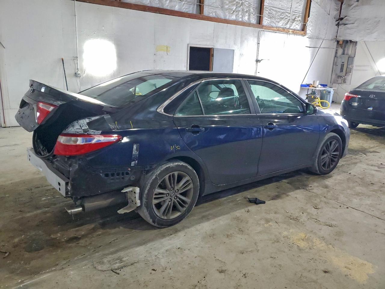 2016 Toyota Camry Le - Image 3