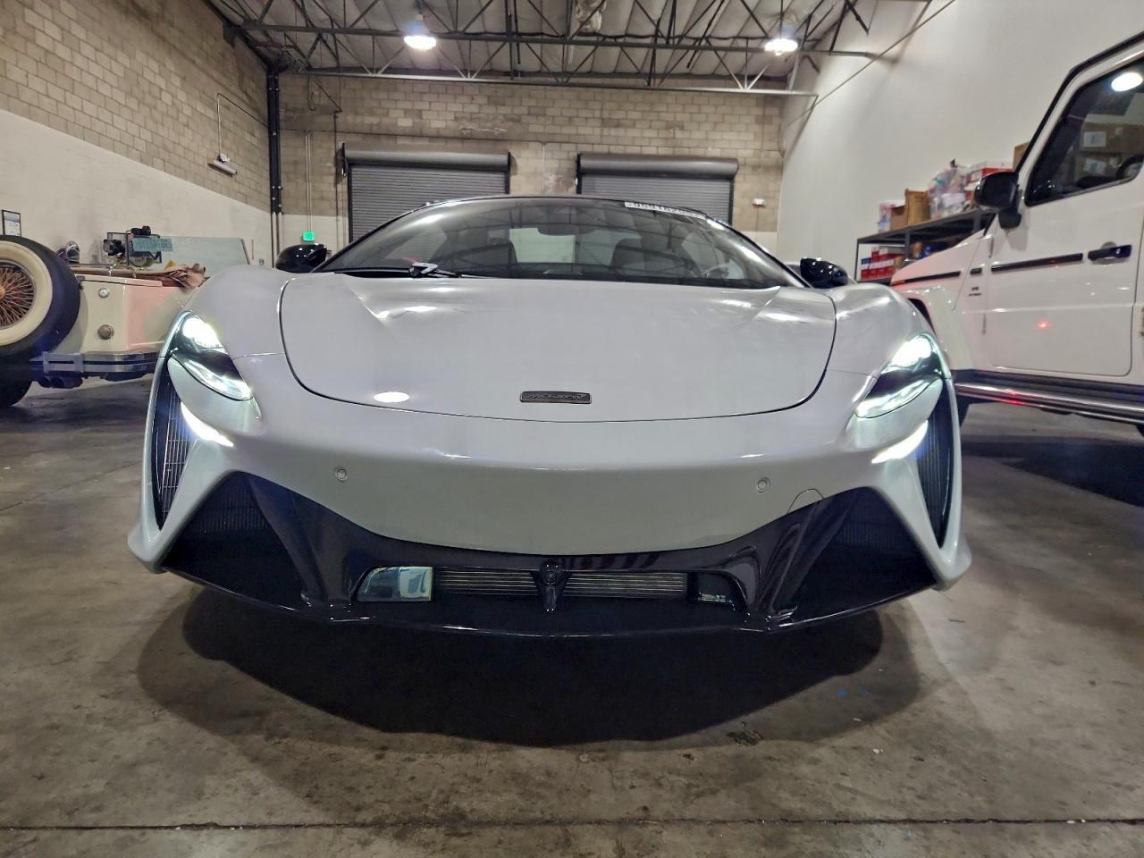 2025 Mclaren Automotive Artura - Image 5