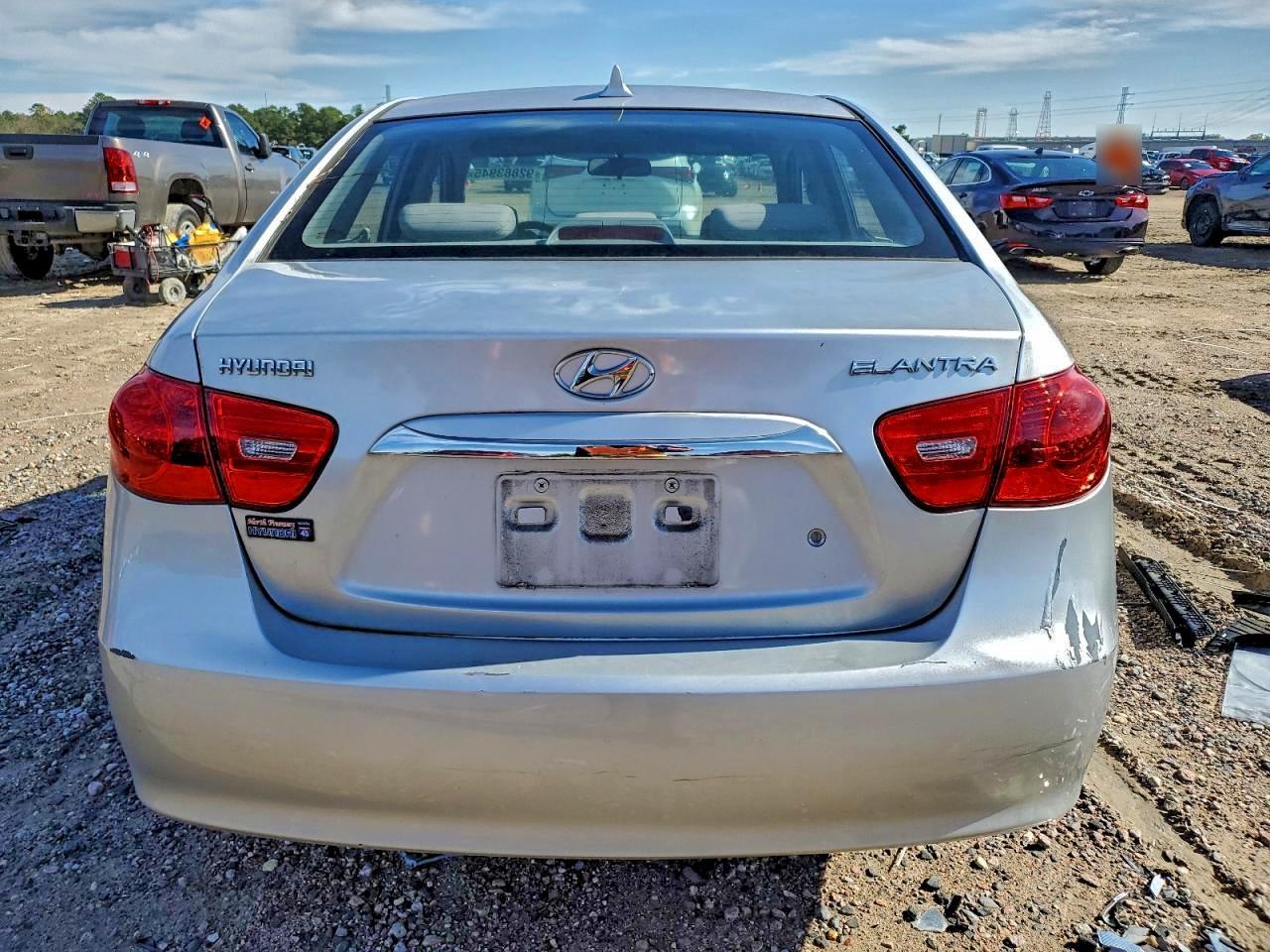 2010 Hyundai Elantra - Image 6