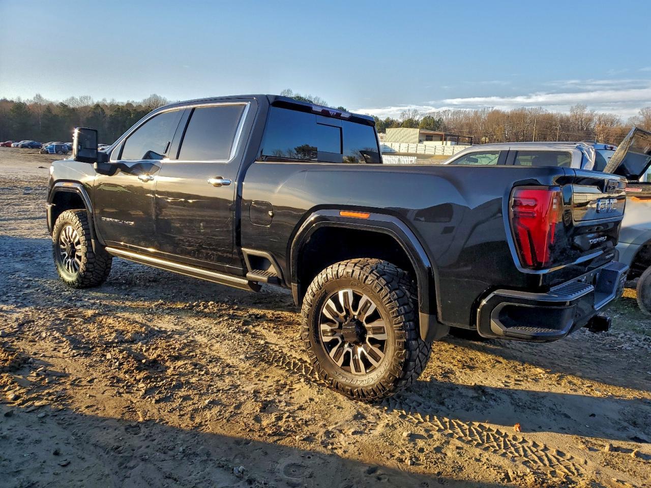 2025 GMC Sierra K2500 Denali Ultimate - Image 2