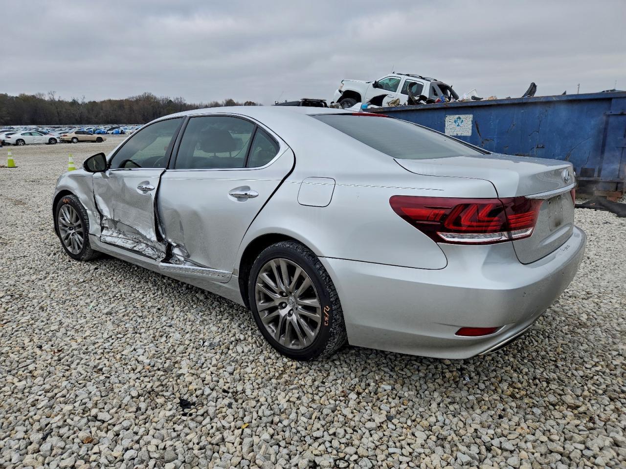 2013 Lexus Ls 460 - Image 2