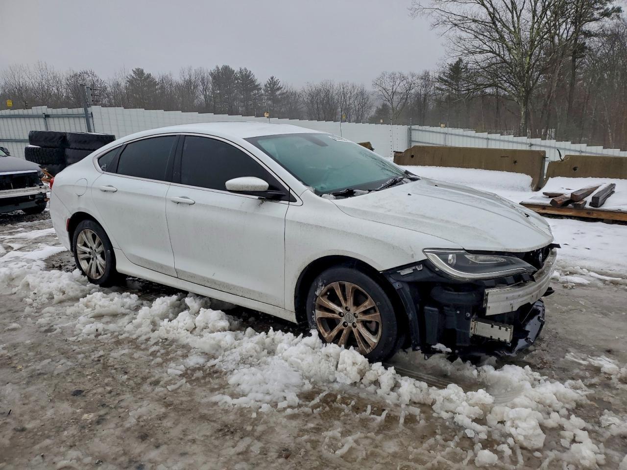 2015 Chrysler 200 Limited - Image 4