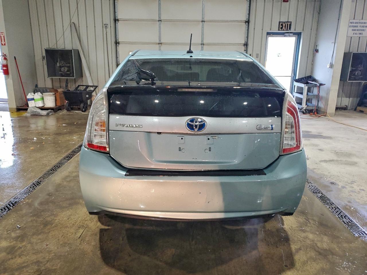 2012 Toyota Prius Plug-In - Image 6