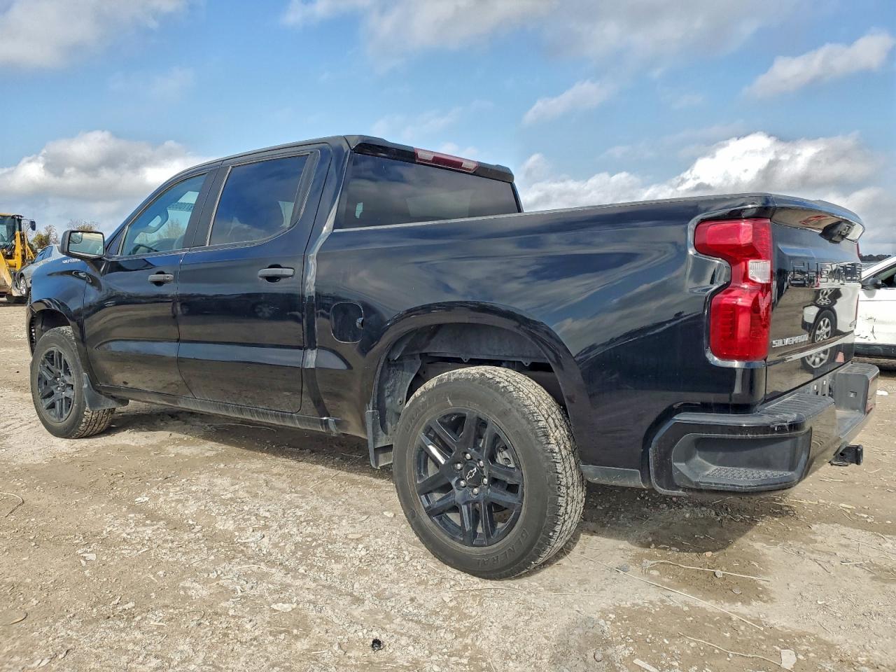 2023 Chevrolet Silverado C1500 Custom - Фото 2