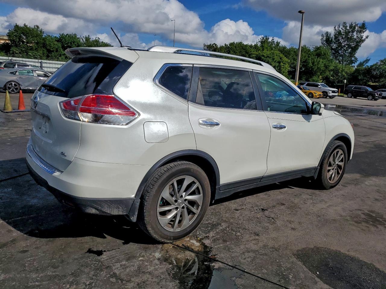 2015 Nissan Rogue S - Фото 3