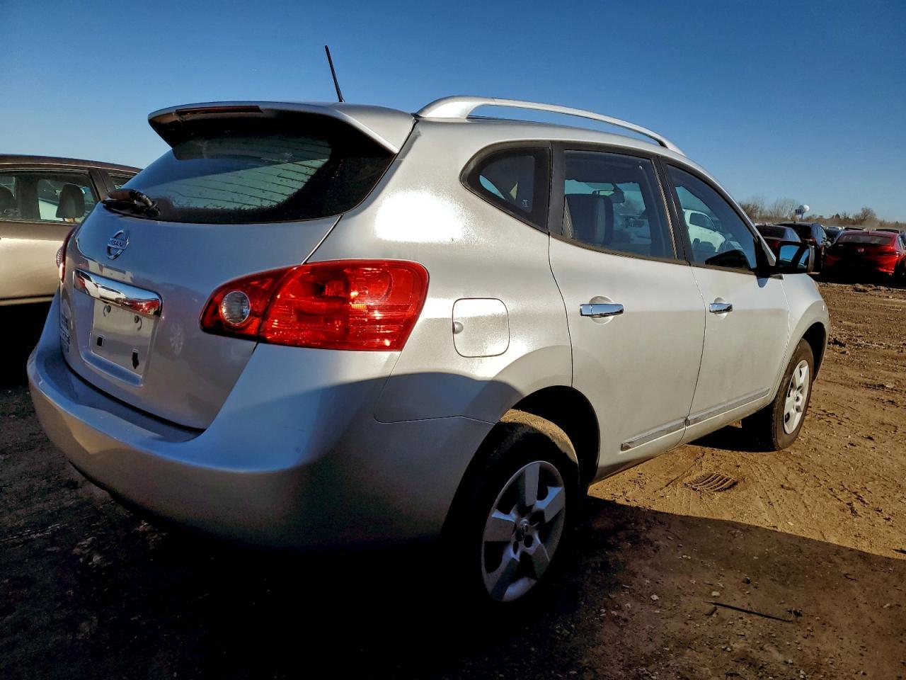 2015 Nissan Rogue Select S - Image 3