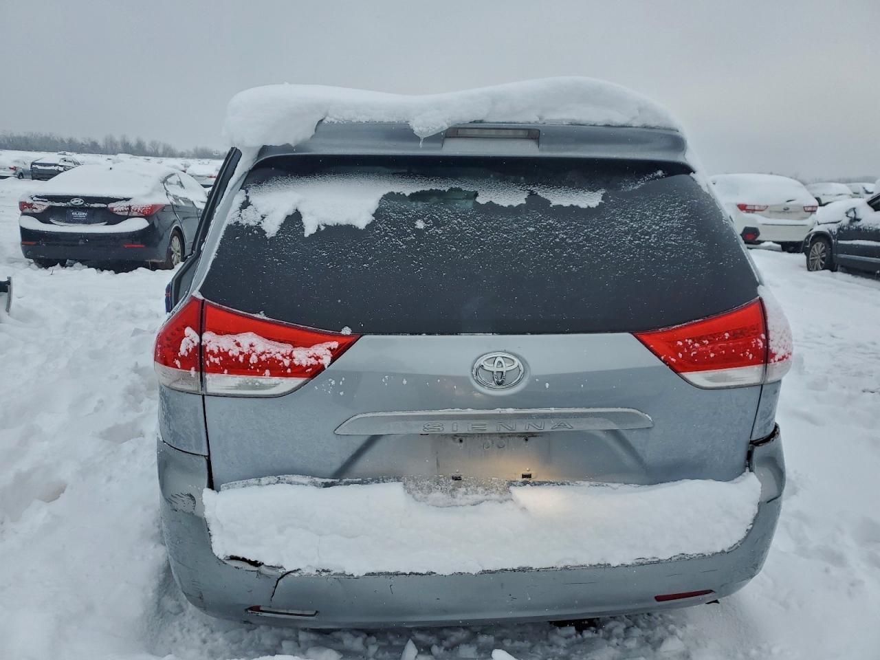 2011 Toyota Sienna Le - Фото 6