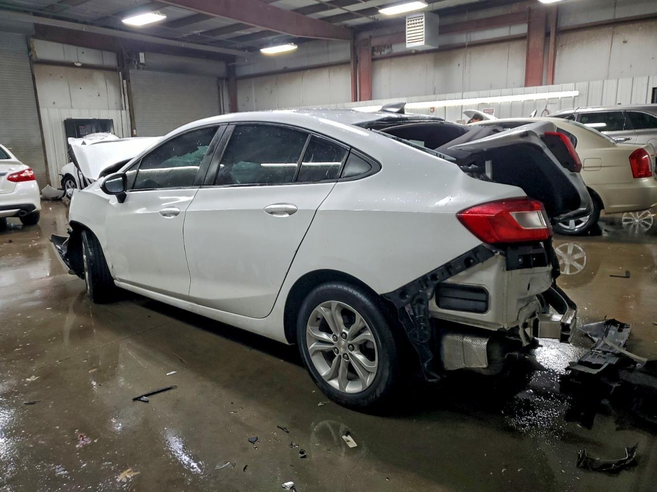 2019 Chevrolet Cruze Ls - Фото 2