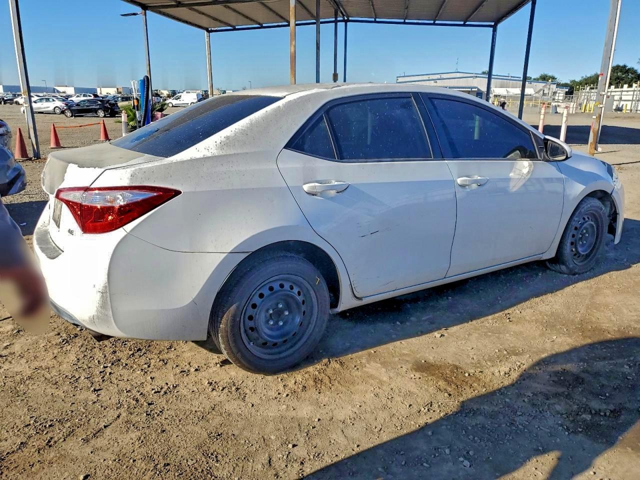 2015 Toyota Corolla Le - Фото 3