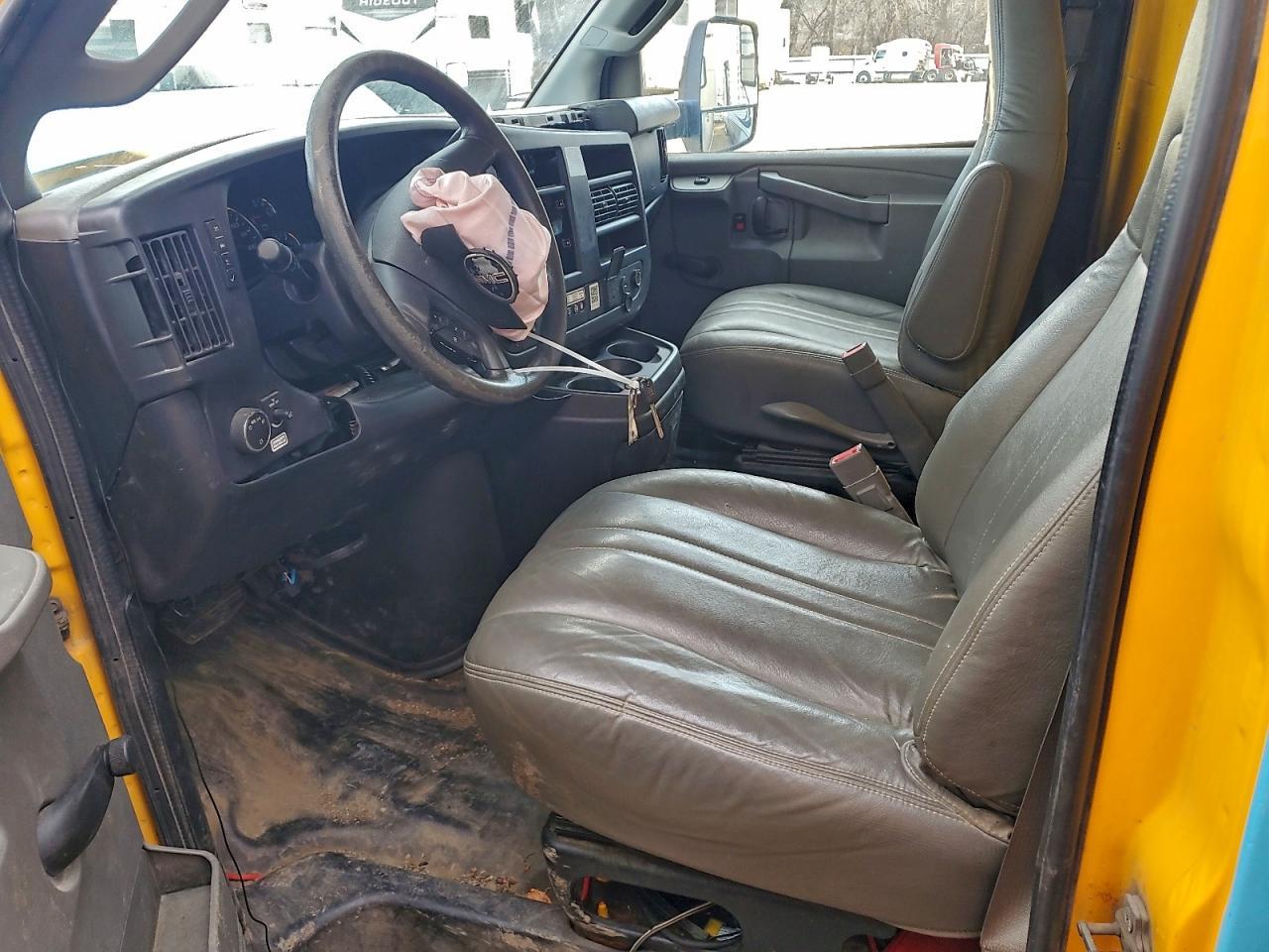 2018 GMC Savana Box Truck - Фото 7