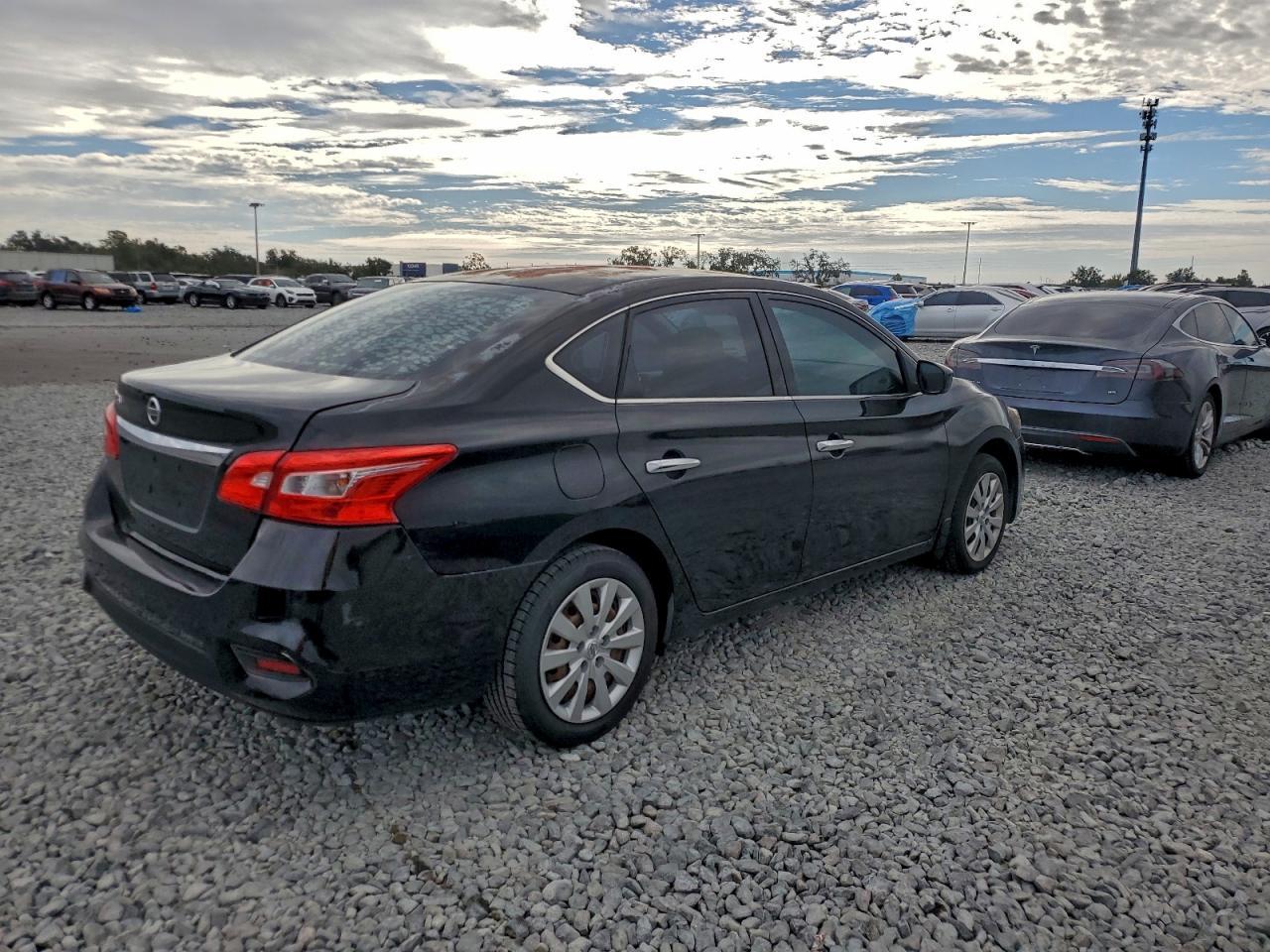 2016 Nissan Sentra S - Фото 3