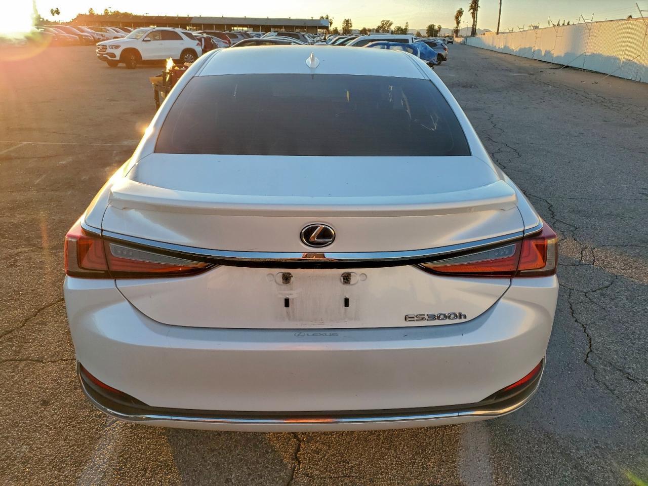 2022 Lexus Es 300H Base - Фото 6