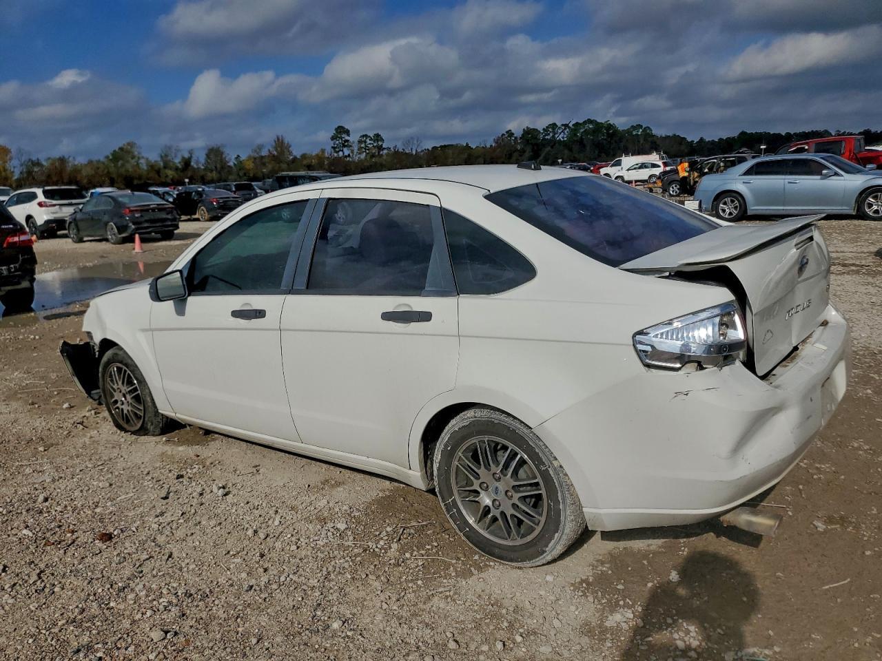 2010 Ford Focus Se - Фото 2