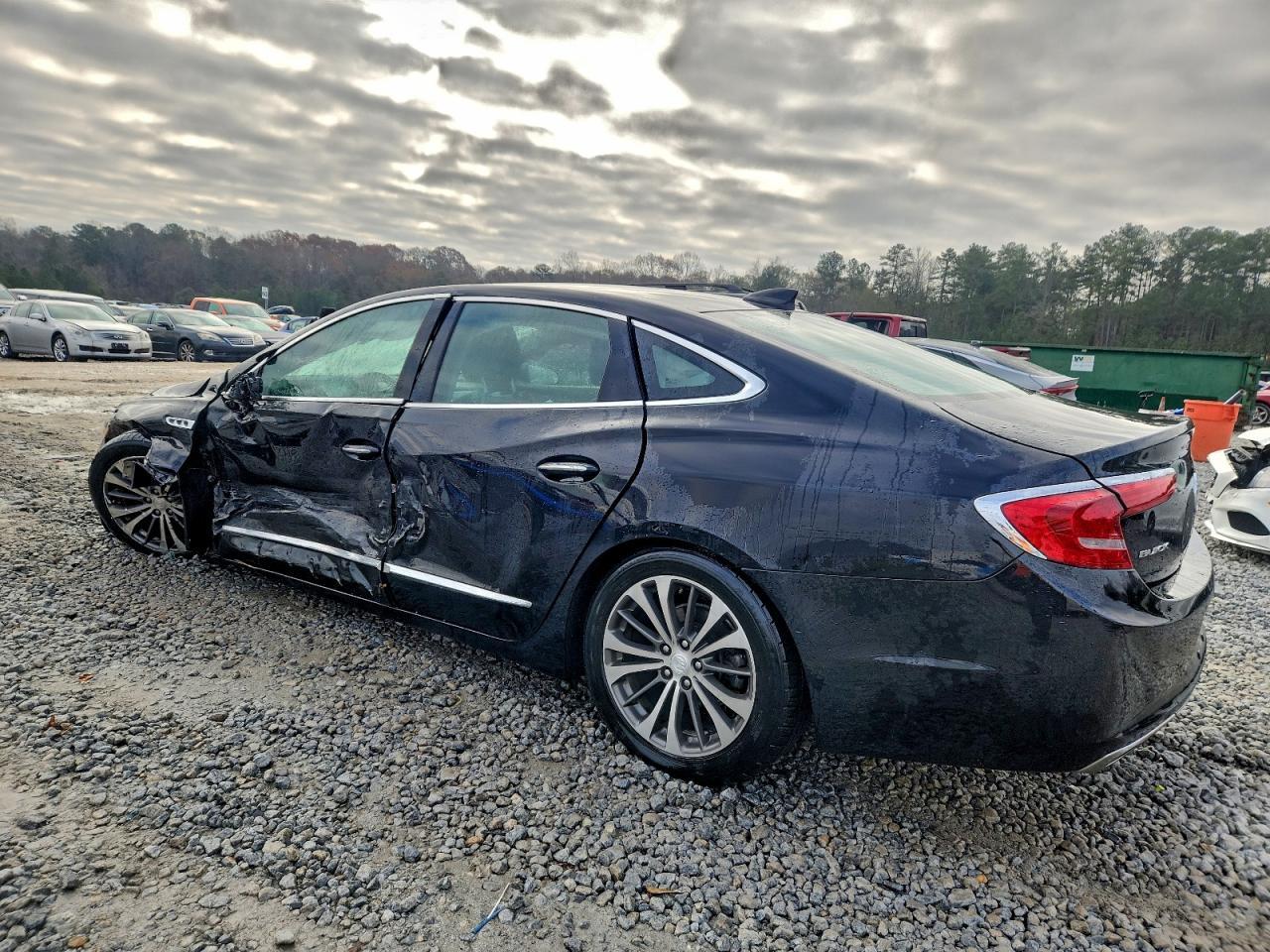 2017 Buick Lacrosse Essence - Image 2