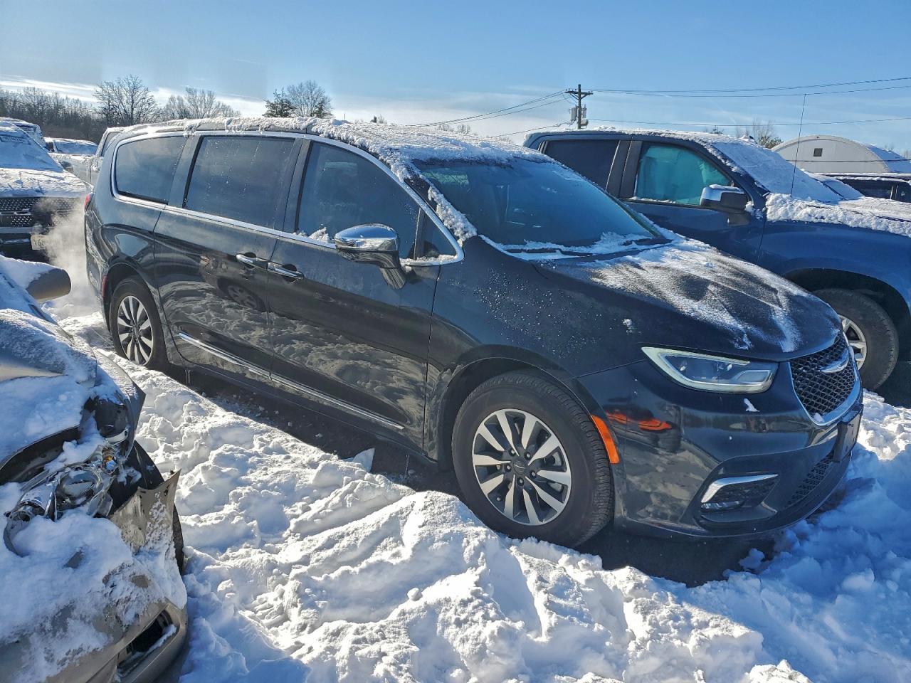 2023 Chrysler Pacifica Hybrid Limited - Image 4